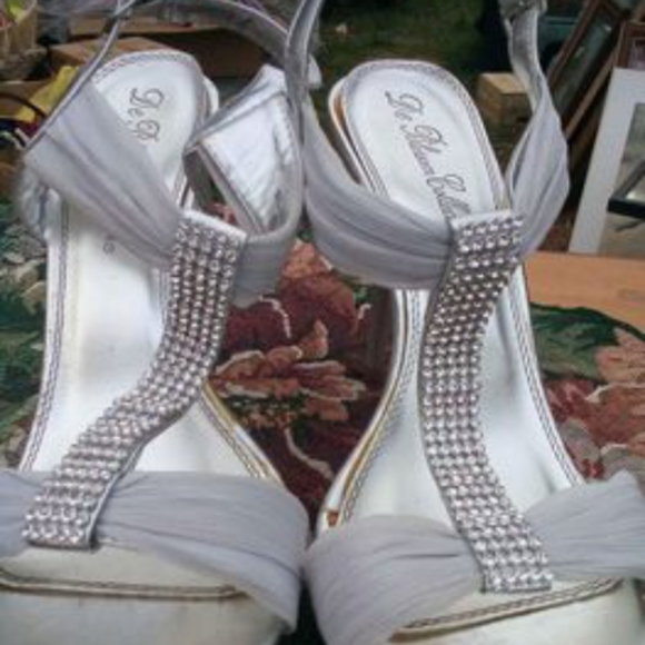 Beautiful Blingy Wedding, Night on the Town/Party CRYSTAL T-STRAP SILVER SIZE 10 - Picture 1 of 6